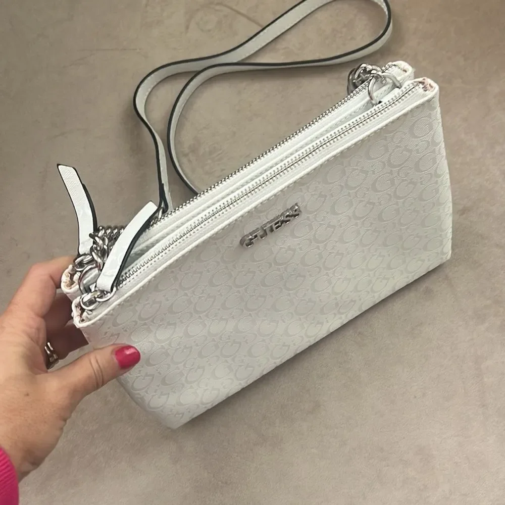 *Guess* True White Silver Chain Monogram Double Zip Crossbody Messenger Bag EUC!